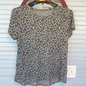 Zoe + Liv Gray Leopard Print Short Sleeve Tee